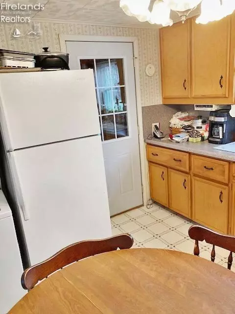 240 E Cherry St, Clyde, OH 43410 photo 14