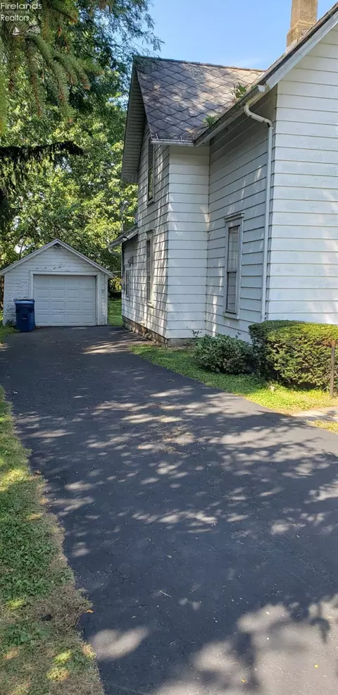 1129 Main St, Huron, OH 44839 photo 3