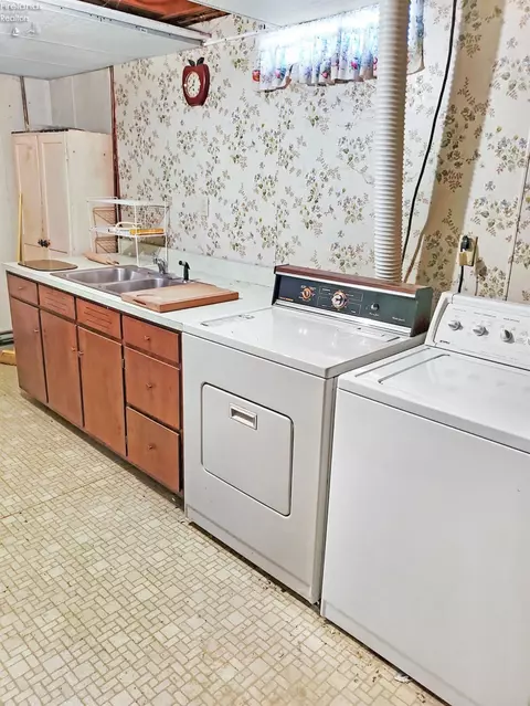 613 W Maple St, Clyde, OH 43410 photo 36