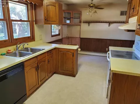 613 W Maple St, Clyde, OH 43410 photo 23
