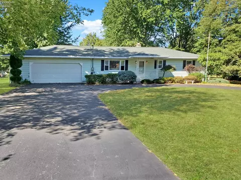 613 W Maple St, Clyde, OH 43410 photo 2