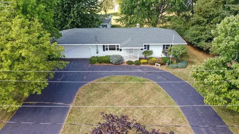 613 W Maple St, Clyde, OH 43410 photo 4