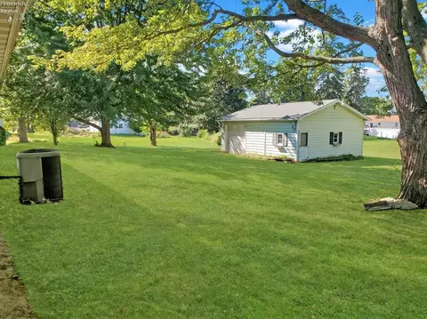 613 W Maple St, Clyde, OH 43410 photo 9