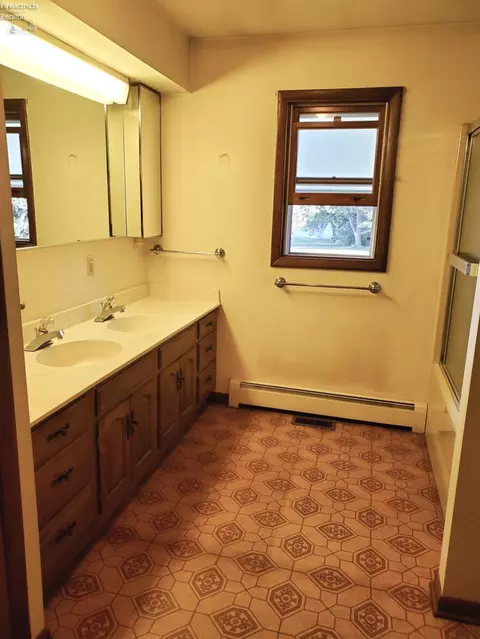 613 W Maple St, Clyde, OH 43410 photo 33