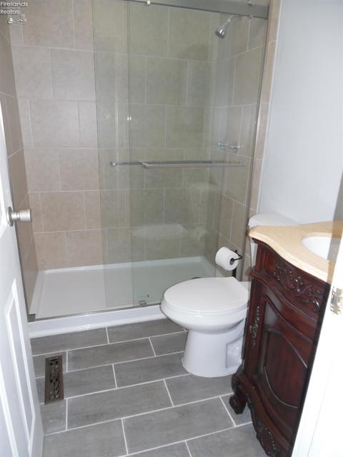 549 Lisa Ln, Willard, OH 44890 photo 12