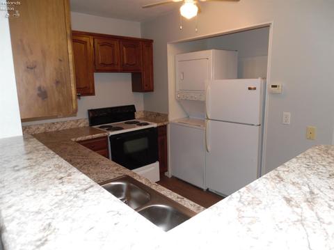 549 Lisa Ln, Willard, OH 44890 photo 8