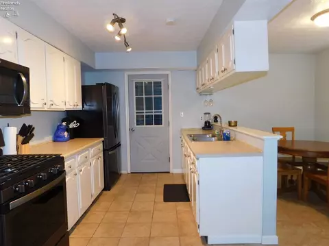 6156 Bauer Rd, Bellevue, OH 44811 photo 2