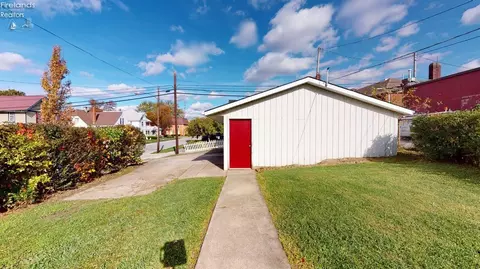 24 W Emerald St, Willard, OH 44890 photo 5