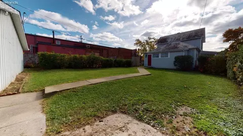 24 W Emerald St, Willard, OH 44890 photo 6