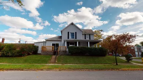24 W Emerald St, Willard, OH 44890 photo 3