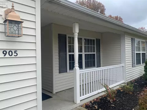 905 Armstrong St, Willard, OH 44890 photo 2