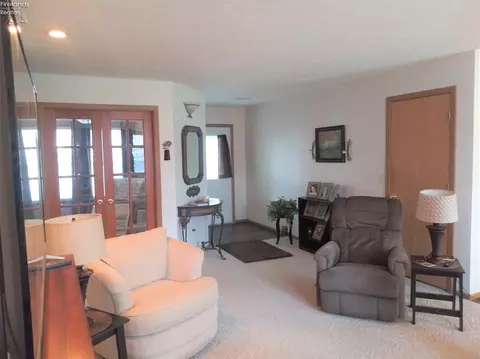 905 Armstrong St, Willard, OH 44890 photo 5