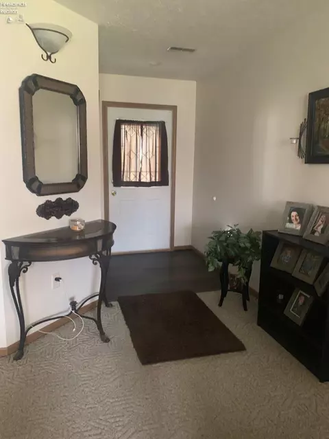 905 Armstrong St, Willard, OH 44890 photo 3