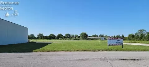 2006 E Harbor Rd, Port Clinton, OH 43452