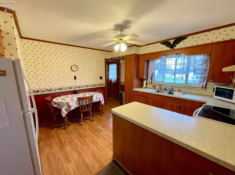 524 Spangler St, Willard, OH 44890 photo 5
