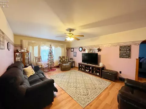 524 Spangler St, Willard, OH 44890 photo 3