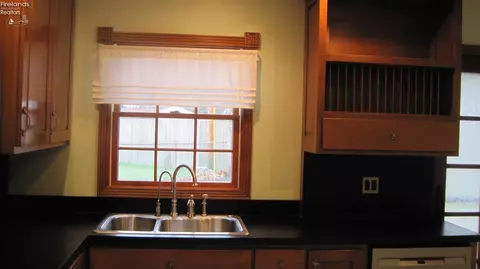841 Maplewood St, Willard, OH 44890 photo 8