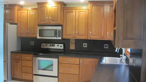 841 Maplewood St, Willard, OH 44890 photo 5