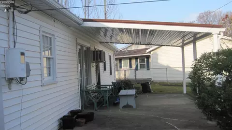 841 Maplewood St, Willard, OH 44890 photo 4