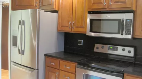 841 Maplewood St, Willard, OH 44890 photo 6