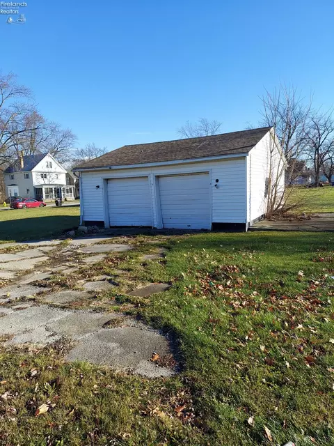 24 Hayes St, Willard, OH 44890 photo 1