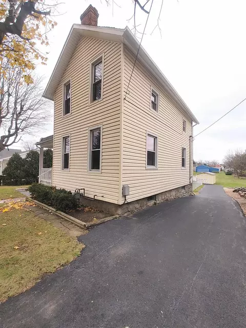 114 E Davis St, Tiffin, OH 44883 photo 3