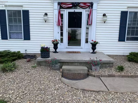 3315 E Stoneway Dr, Sandusky, OH 44870 photo 2