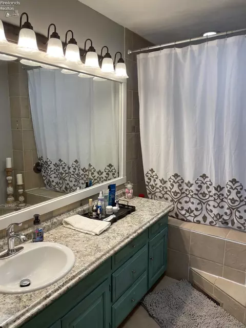 3315 E Stoneway Dr, Sandusky, OH 44870 photo 15