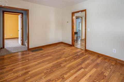 218 E Grant St, Clyde, OH 43410 photo 3