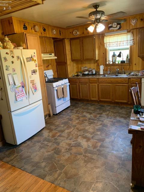 19 Hyde St, Wakeman, OH 44889 photo 6