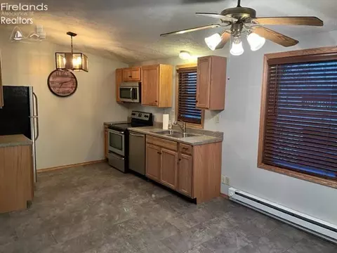219 Ridgewood Ave, Huron, OH 44839 photo 2