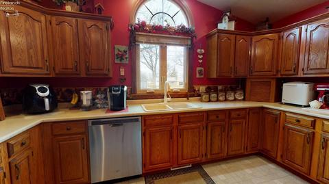 916 Maplewood St, Willard, OH 44890 photo 15