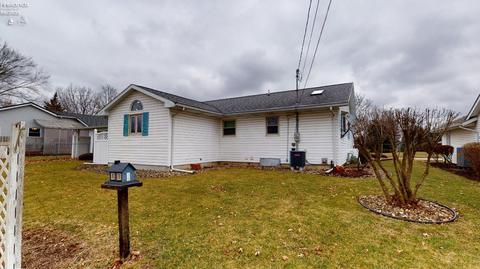 916 Maplewood St, Willard, OH 44890 photo 4