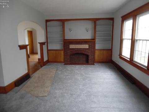 418 Dale St, Willard, OH 44890 photo 4