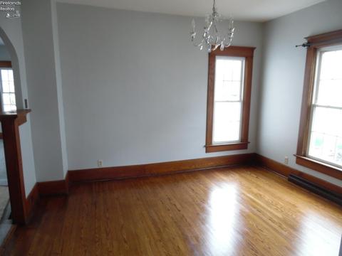 418 Dale St, Willard, OH 44890 photo 9