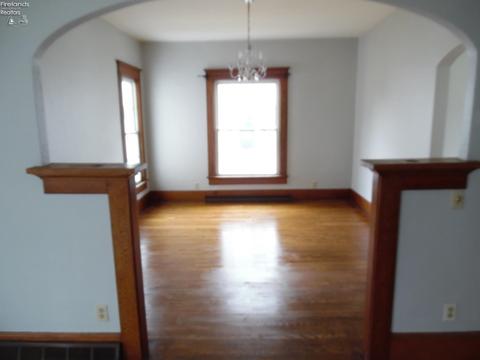 418 Dale St, Willard, OH 44890 photo 6