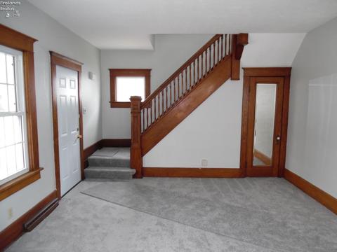418 Dale St, Willard, OH 44890 photo 5