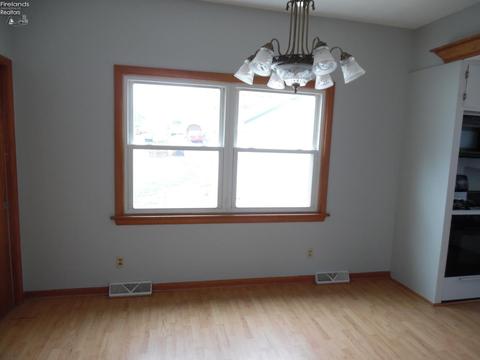 418 Dale St, Willard, OH 44890 photo 7