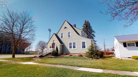 816 Clark St, Willard, OH 44890 photo 2