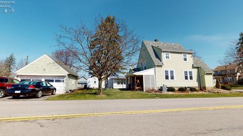 816 Clark St, Willard, OH 44890 photo 4