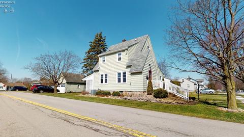 816 Clark St, Willard, OH 44890 photo 3