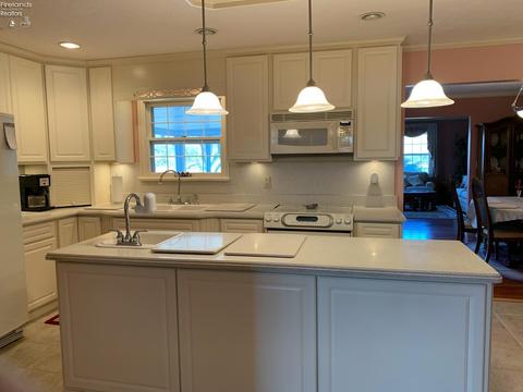 711 Berlin Rd, Huron, OH 44839 photo 9