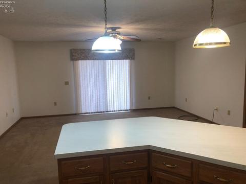 505 E Howard St, Willard, OH 44890 photo 3