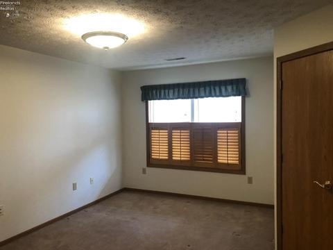 505 E Howard St, Willard, OH 44890 photo 11