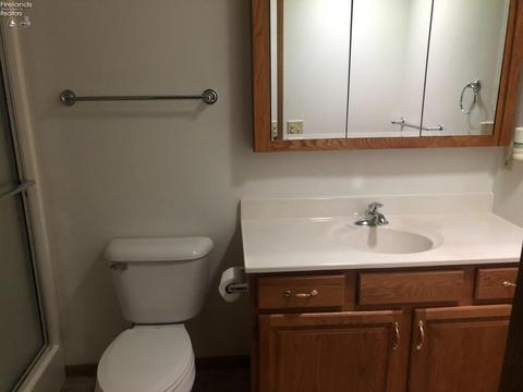 505 E Howard St, Willard, OH 44890 photo 14