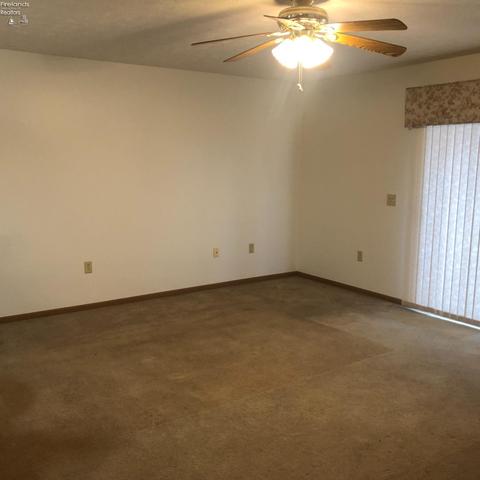 505 E Howard St, Willard, OH 44890 photo 4