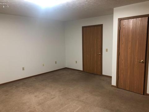 505 E Howard St, Willard, OH 44890 photo 8