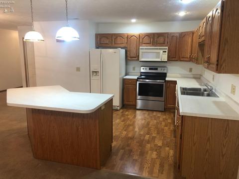 505 E Howard St, Willard, OH 44890 photo 6