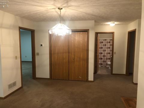 505 E Howard St, Willard, OH 44890 photo 7