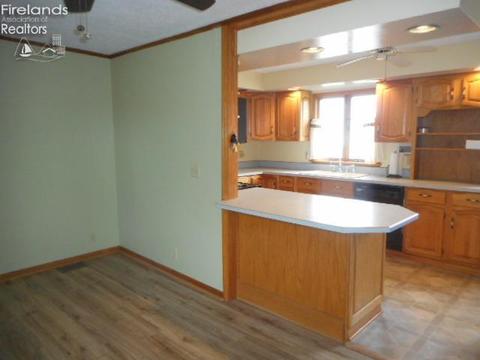 618 Euclid St, Willard, OH 44890 photo 16